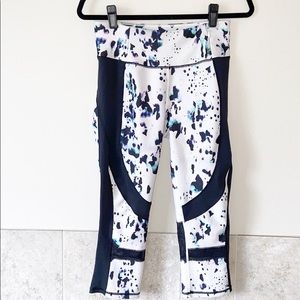 CALIA by Carrie Underwood Spliced Capri Leggings M